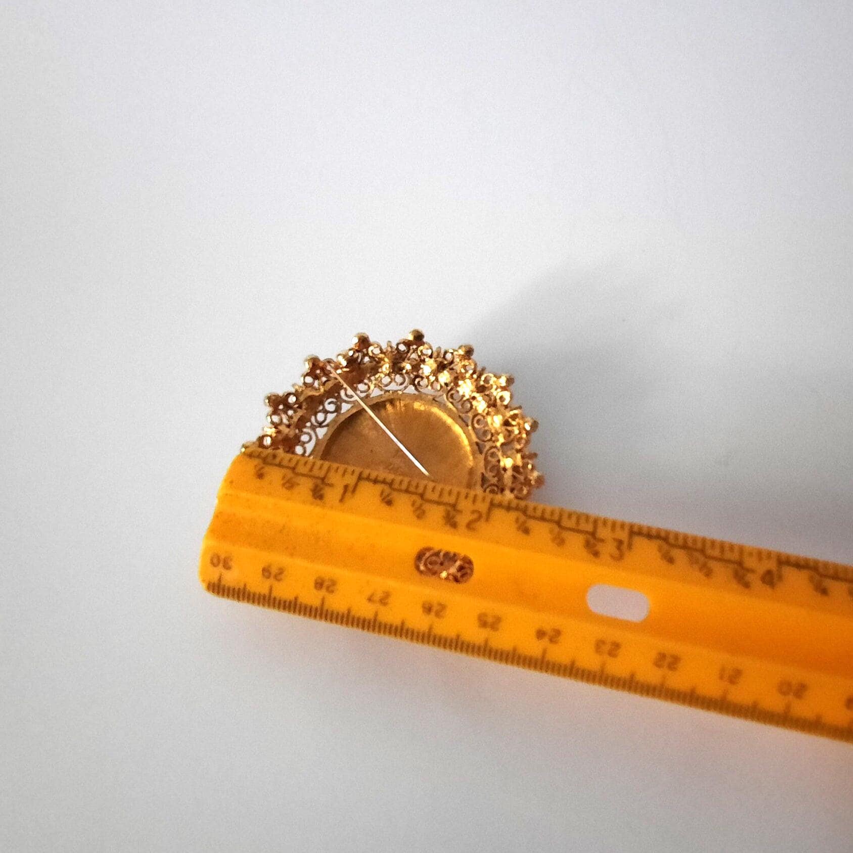 ヴィンテージ ジョーン・リバーズ ゴールドトーン カメオ ブローチ