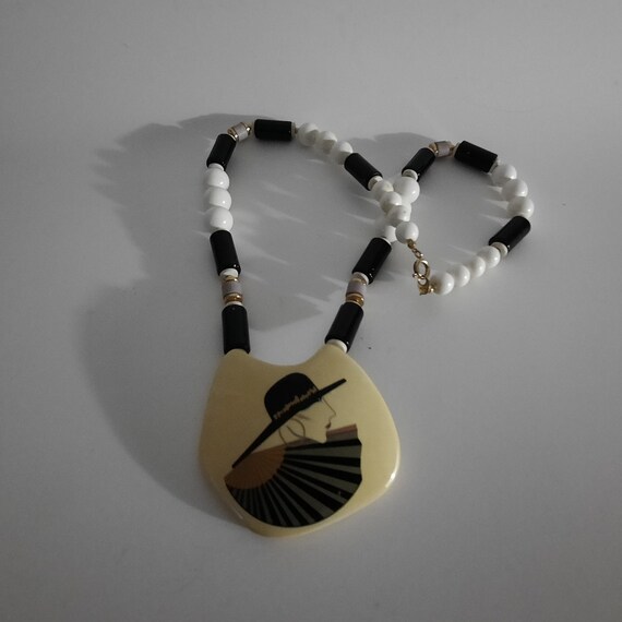 Vintage Black And White Beads Necklace With Large… - image 7