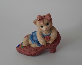 Vintage Priscilla Hillman Enesco Cat Figurine &quot; It&#39;s not Easy To Fill Your Shoes&quot;