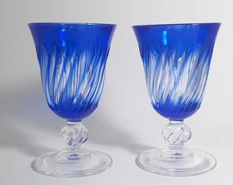 Bicchieri da vino vintage in cristallo blu cobalto tagliato a trasparente