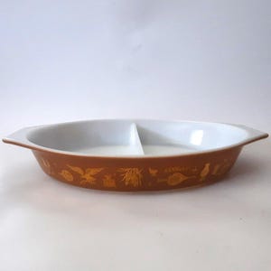 Cuenco dividido Pyrex marrón antiguo de estilo americano temprano