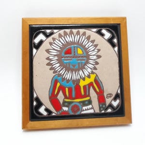 ホピのカチナ族のカチナ刺繍、ビンテージ壁飾り HOPI(ホピ)族 アーティスト作 カチーナドール クラウン シルバー