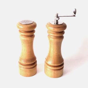 Vintage Wood Salt And Pepper Grinder Shakers
