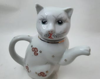 Vintage White Floral Cat Teapot or Creamer Pot
