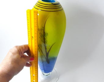 手吹きの脚付きイエローブルー渦巻きモチーフアートガラス花瓶 - Etsy 日本