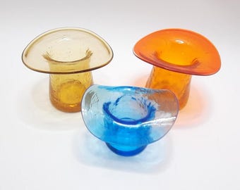 Spruckelglashattar i blått, bärnstensfärgat och bärnstensfärgat