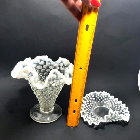 ヴィンテージ フェントン オパールセント ホブネイル フリル ガラス