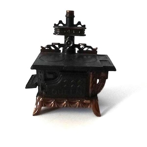 Vintage Cast Iron Queen Mini Stove Pencil Sharpener