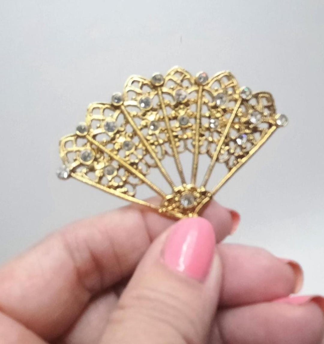 Spilla a forma di ventaglio elegante e di ispirazione vintage Spilla a forma di ventaglio elegante e di ispirazione vintage