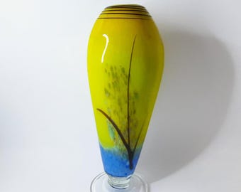 手吹きの脚付きイエローブルー渦巻きモチーフアートガラス花瓶 - Etsy 日本