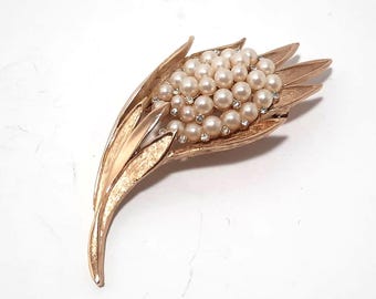 Pretty Vintage Crown Trifari Faux Pearl Textured Floral Leaf