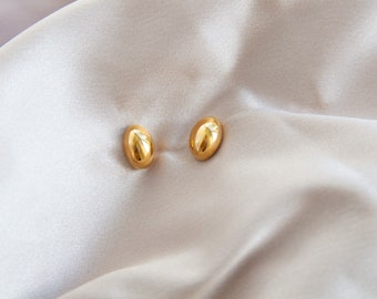 Simple Teardrop Stud Earrings, Huggie, pear shaped earrings, water drop earring, chunky gold stud earrings, gifts under 40