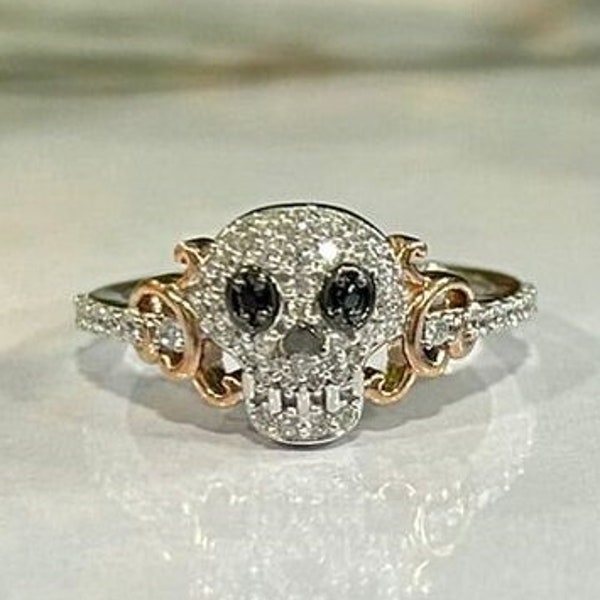 Schädel Coco 1 / 5Ct Schwarz-Weiß-Diamant Sugar Skull Ring 925 Silber Schädel Ring 14K Rosegold über Cartoon Schädel Ehering, Goth Ring