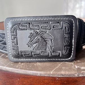 Black Leather belt. cinturón negro. Horse ingraving. embroidered belt.caballo bordado