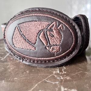 Brown leather belt. black leather belt. Brown embroidered belt. Cowboy belt . Cinturón de charro Horse embroidered. caballo bordado.