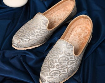 Handgjorda Mojari-skor för män | Broderade bröllopsjutti | Traditionella indiska brudgumsskor | Etniska slip-on loafers