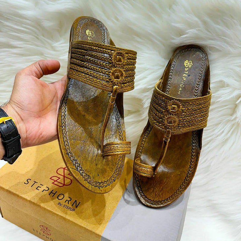 kolhapuri leather chappals