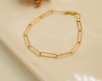 Sterling Silver Paperclip Chain Bracelet: Minimalist Gold Outfit Style