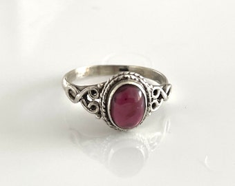 Solitaire ring with garnet 925 SILVER RING Natural gemstone ring oval engagement ring Dainty modern red stone ring for women