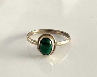 Groene Malachiet 925 ZILVEREN RING Maat 57 en 58 Minimalistische delicate verlovingsring voor dames