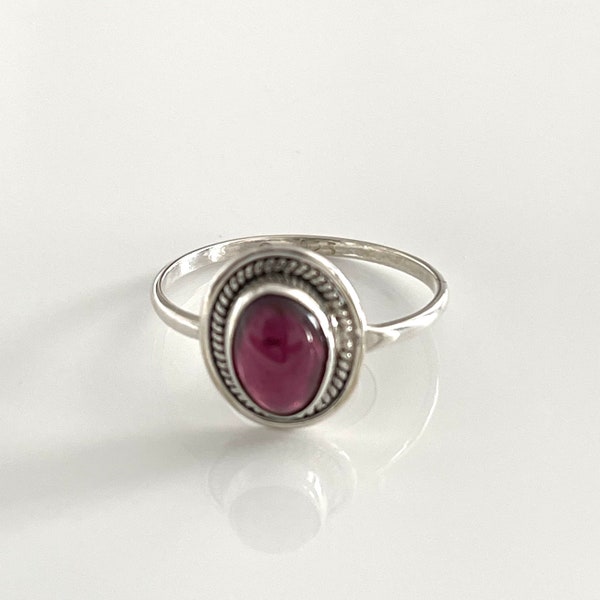 Roter Granat Ring Größe 58 und 57 Silber Ring 925 Minimalistischer Silberring mit ovalem Edelstein Echtsilber Damenring
