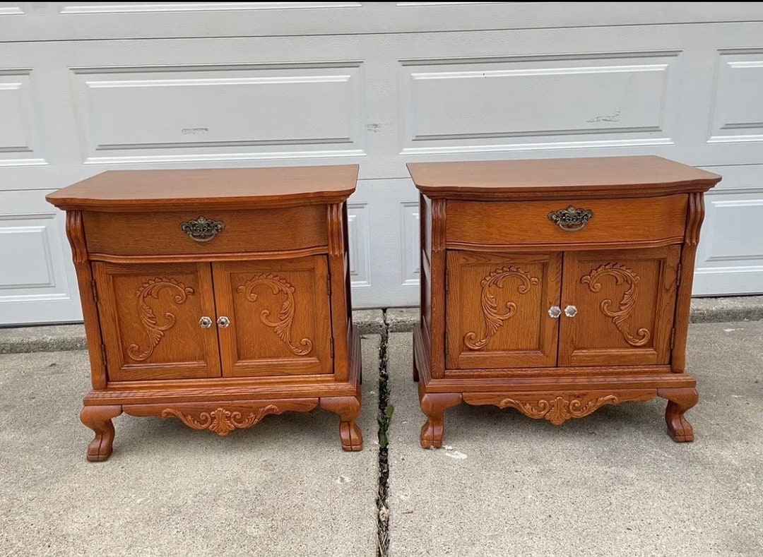 Pair of Lexington Victorian Sampler Collection Nightstands Etsy