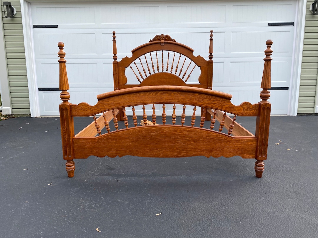 Lexington Furniture Victorian Sampler Collection Spindle Queen Full Bed