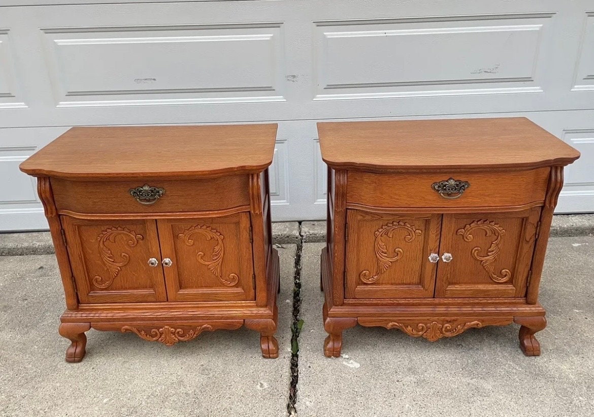 Pair of Lexington Victorian Sampler Collection Nightstands Etsy