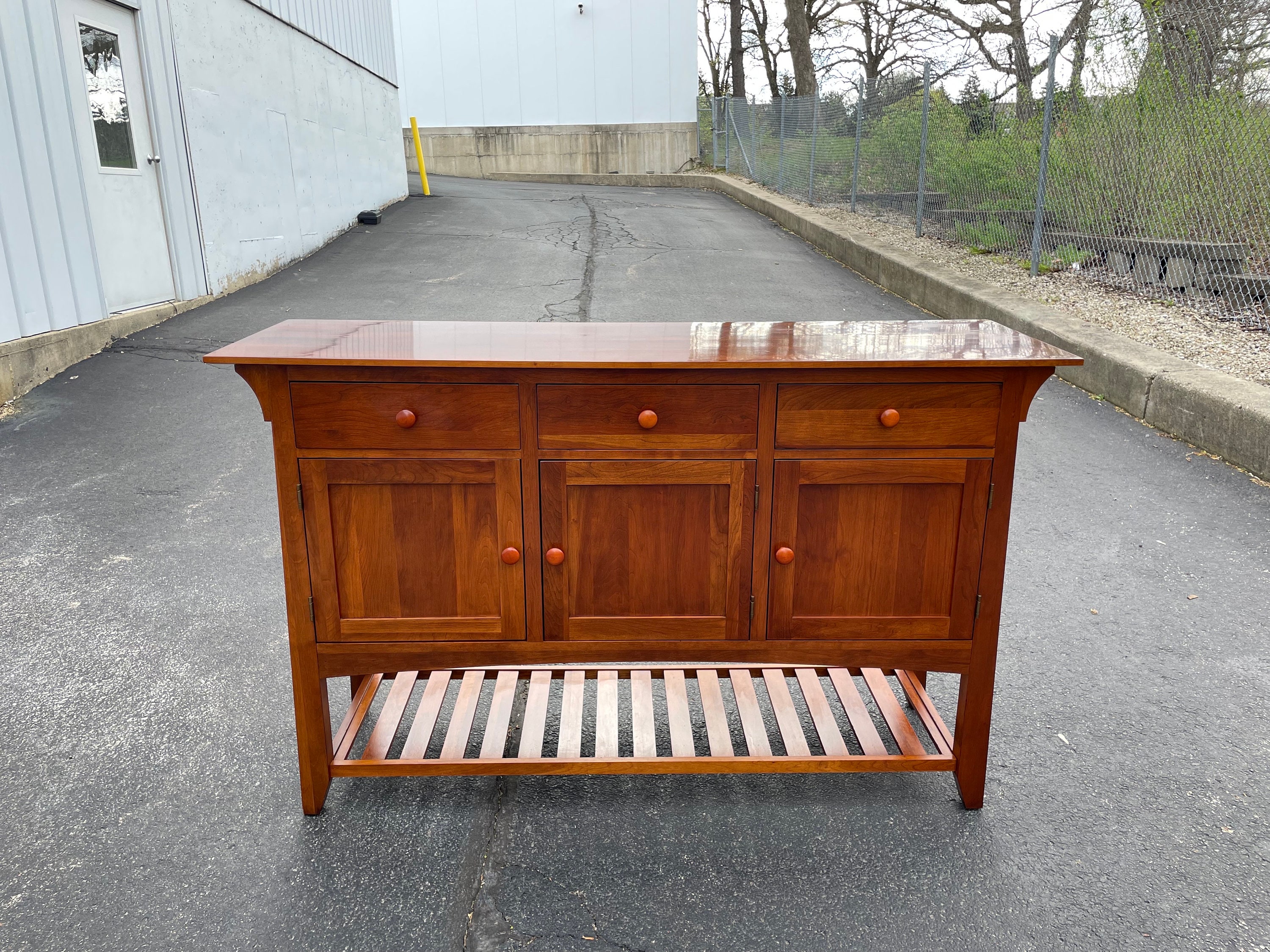 Ethan Allen American Impressions Collection Cherry Wood Sideboard Ethan Allen American Impressions Collection Cherry Wood Sideboard