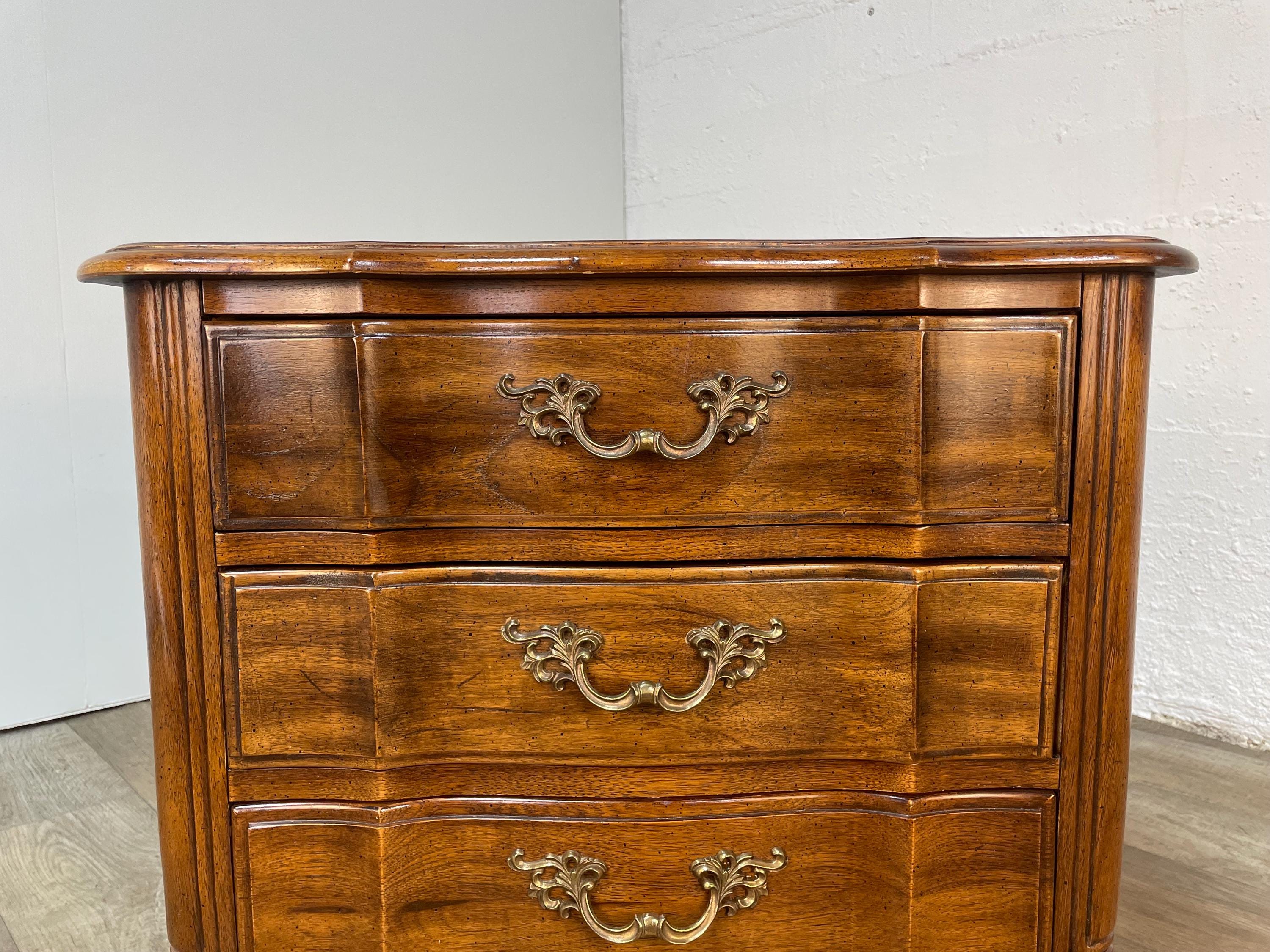 アメリカ製 Thomasville ナイトテーブル ミッドセンチュリー Thomasville French Provincial Serpentine Three Drawer Nightstand