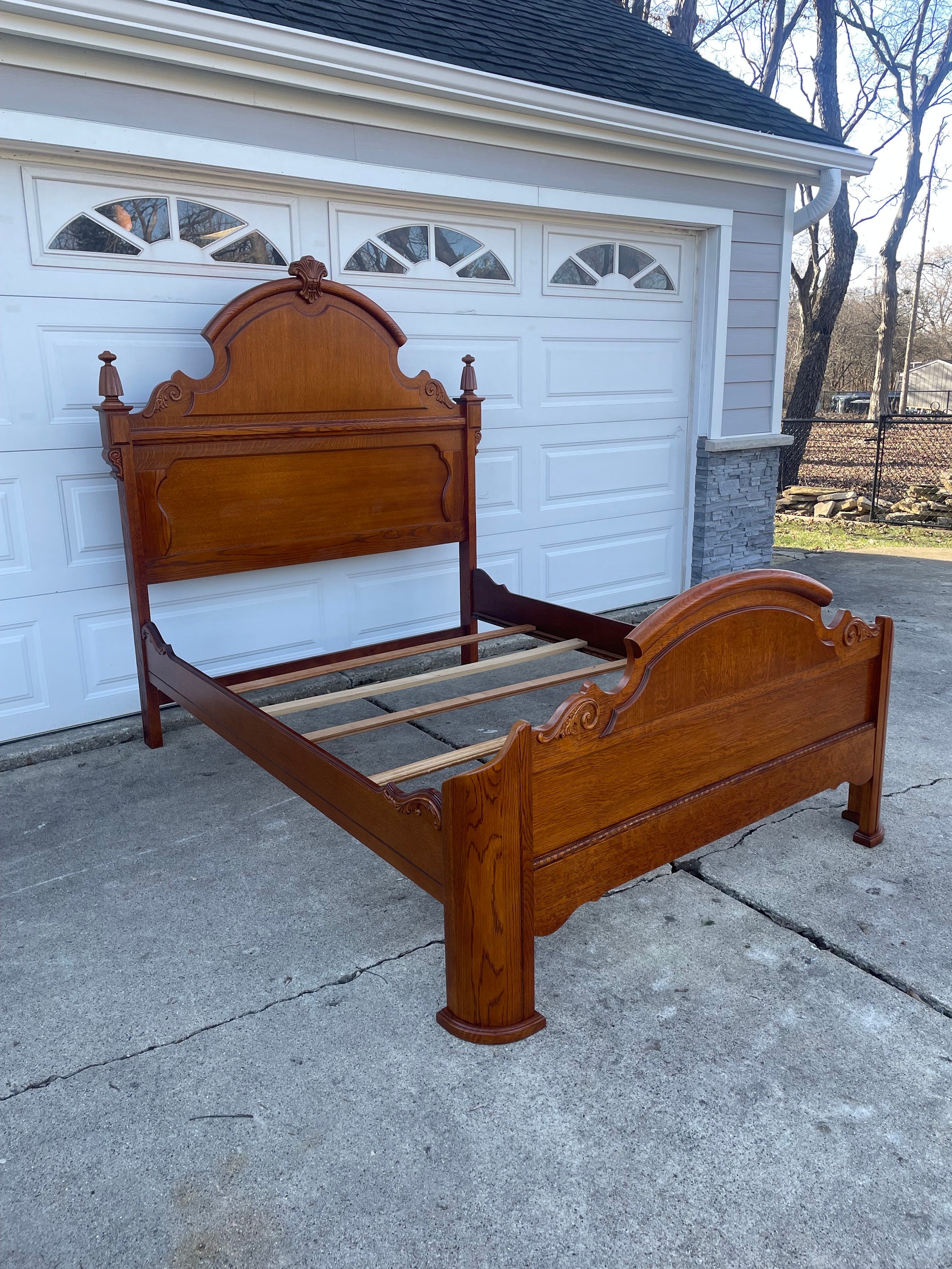 Lexington Furniture Victorian Sampler Collection Mansion Queen Size Bed