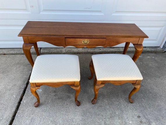 Thomasville Fisher Park Collection Sofa Table or Entry Table With
