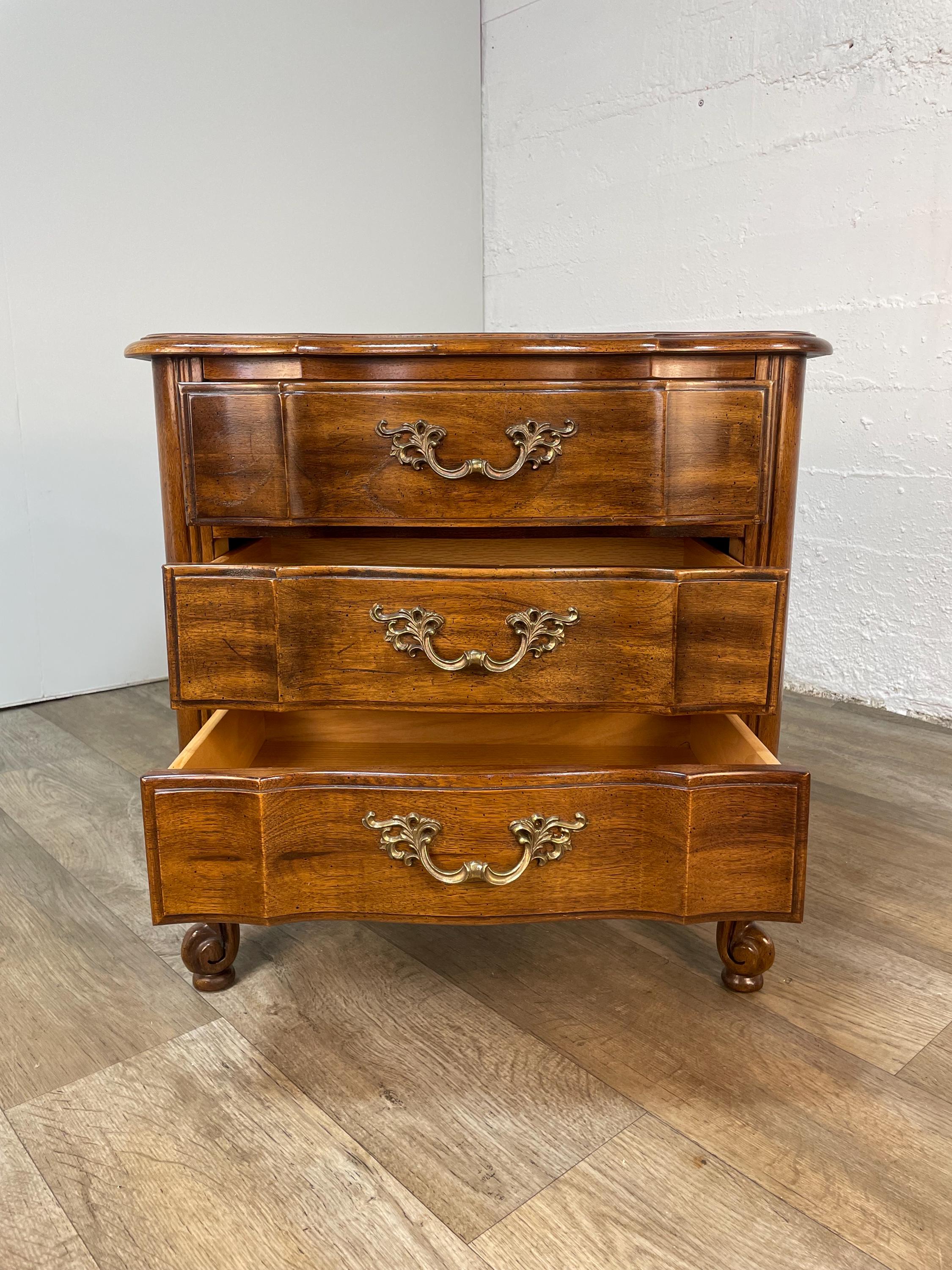 アメリカ製 Thomasville ナイトテーブル ミッドセンチュリー Thomasville French Provincial Serpentine Three Drawer Nightstand