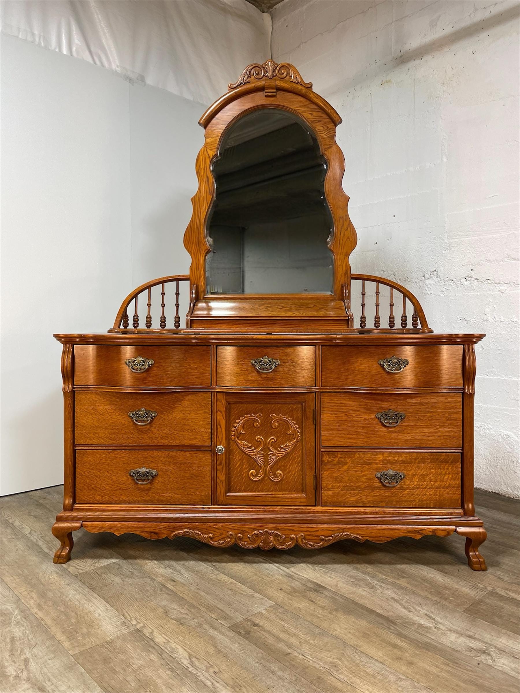 Lexington Victorian Sampler Collection Triple Dresser With Spindle