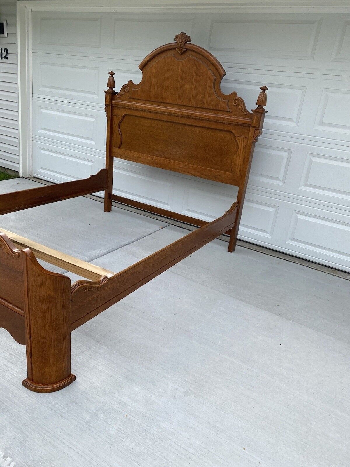 Lexington Furniture Victorian Sampler Collection Mansion Queen Size Bed