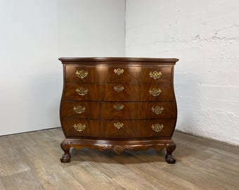 Drexel Heritage Heirlooms Carved Flame Mahogany Chippendale Bombe Chest