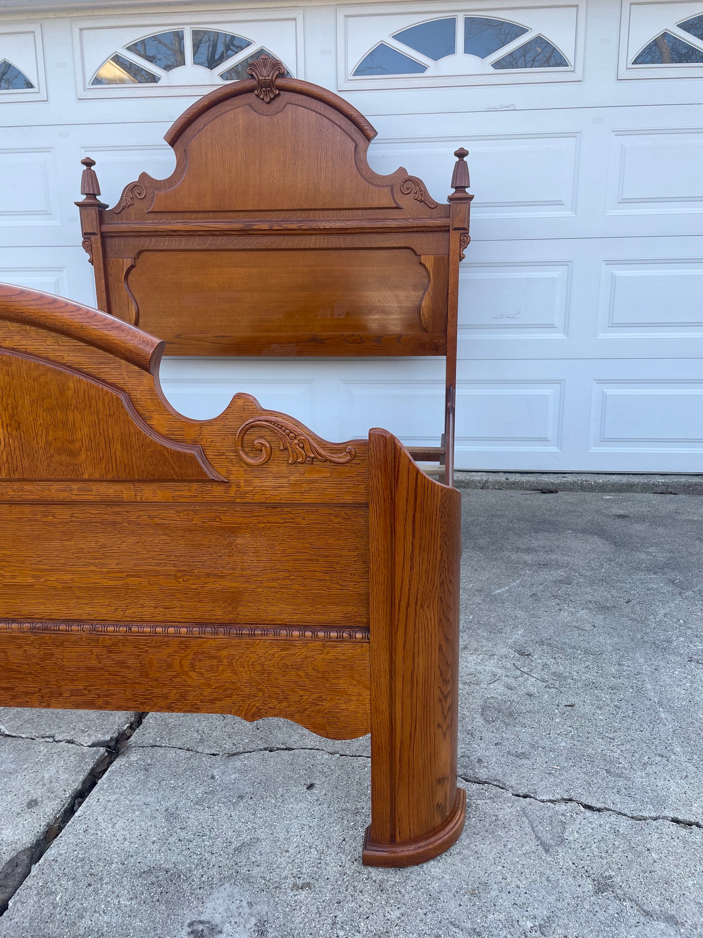 Lexington Furniture Victorian Sampler Collection Mansion Queen Size Bed