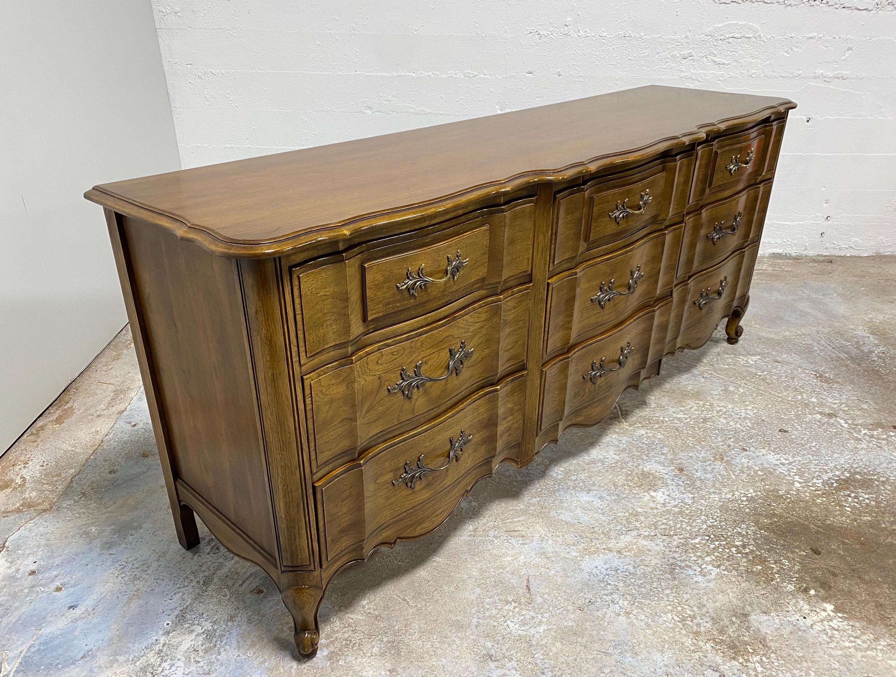 thomasville dresser Vintage Thomasville 9 Drawer Dresser main image 0