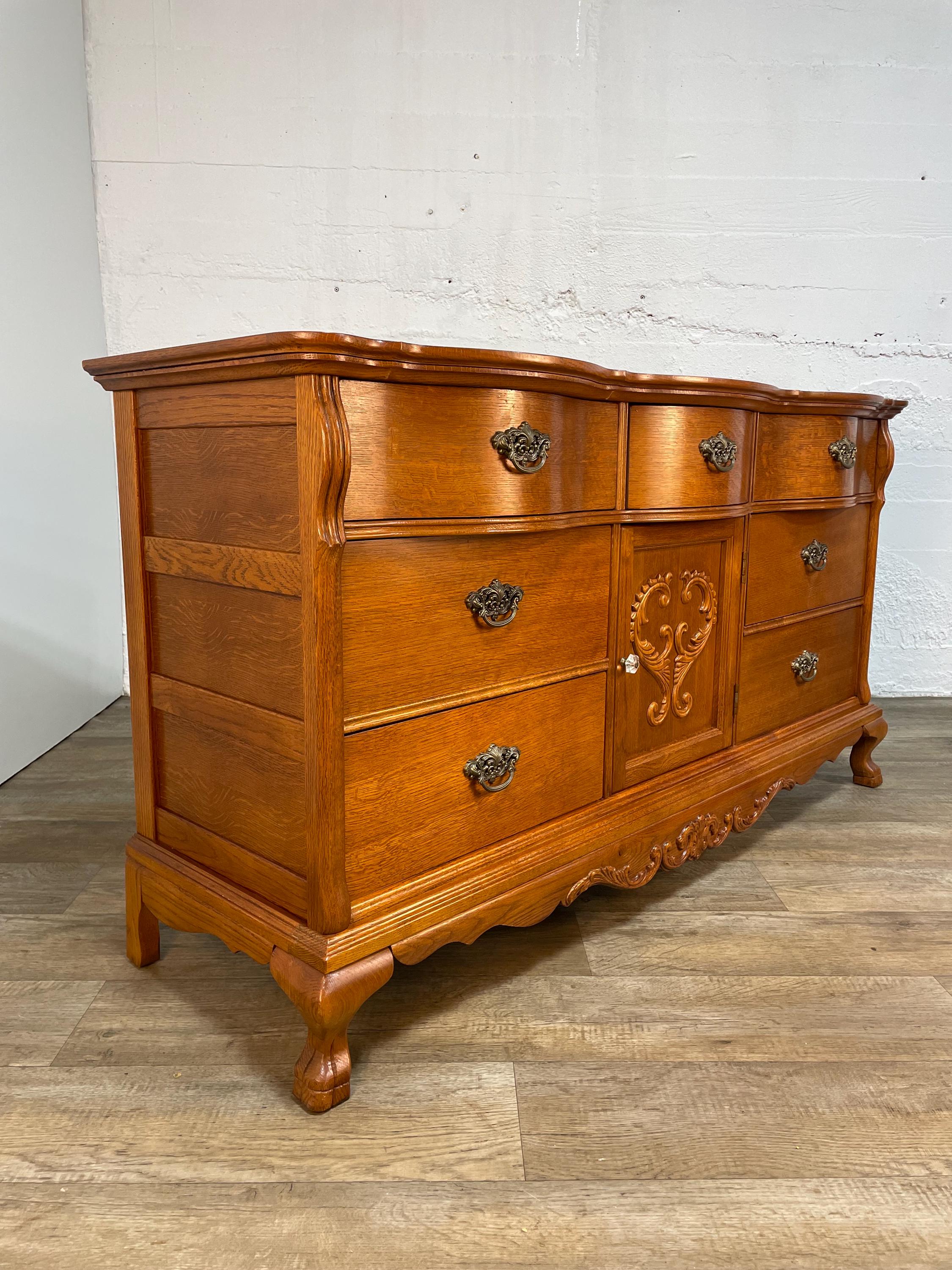 Lexington Furniture Victorian Sampler Collection Triple Dresser