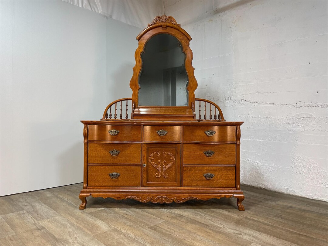 Lexington Victorian Sampler Collection Triple Dresser With Spindle Mirror -  Etsy