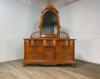 Lexington Victorian Sampler Collection Triple Dresser With Spindle Mirror