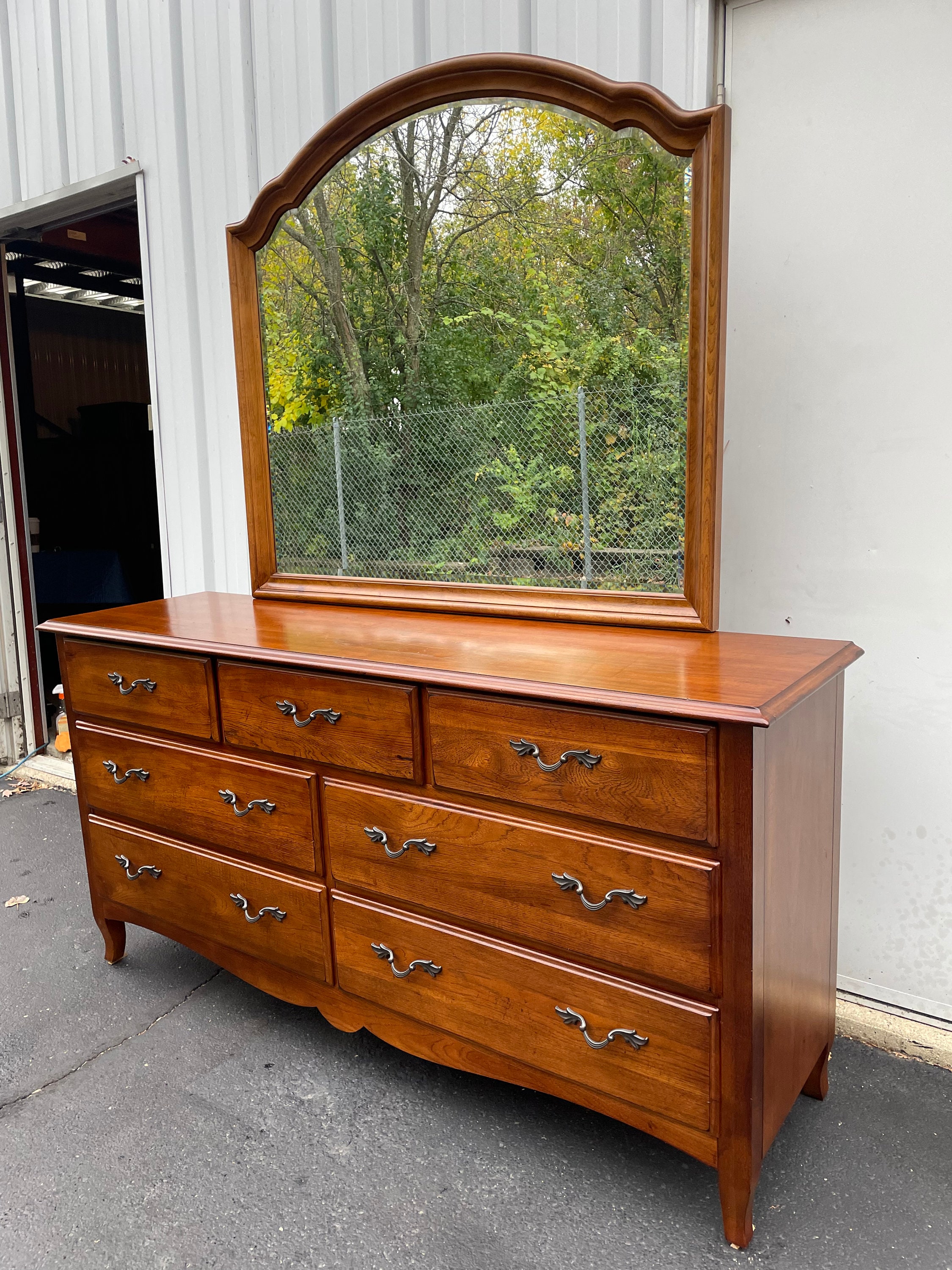 Thomasville triple dresser with mirror deals