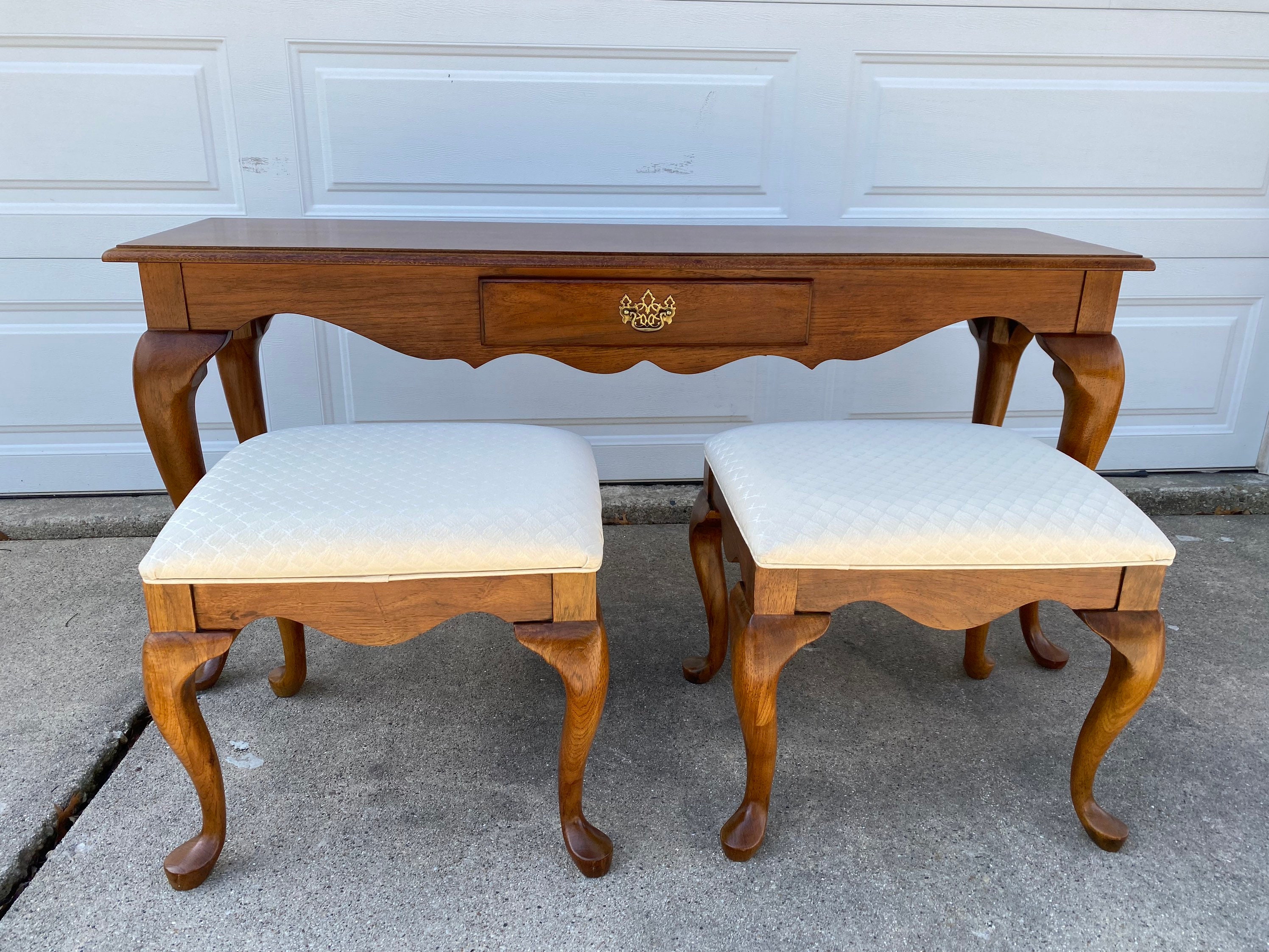 Thomasville sofa table deals