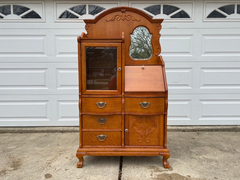 Lexington Furniture Victorian Sampler Collection Side by Side Vanity