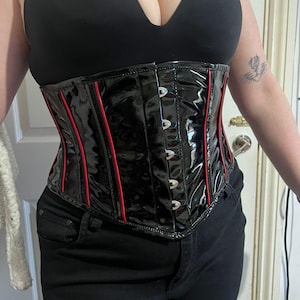 Shiny Black PVC Underbust Corset – Ultimate Waist Trainer & Body Shaper in Sleek Artificial Leather