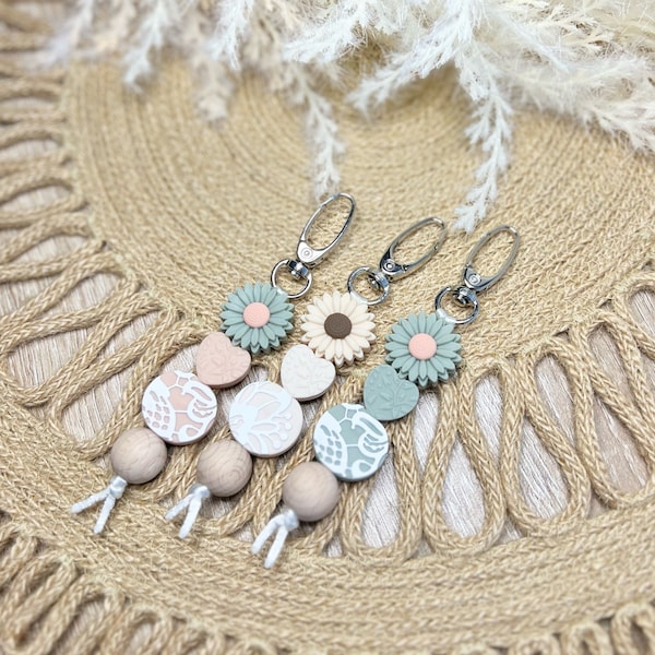 Daisy Keychains | Flower Keychains | Sunflower Keychains | Gifts For Mom | Lace Keychains | Silicone Beads |  Daisy Key Fob