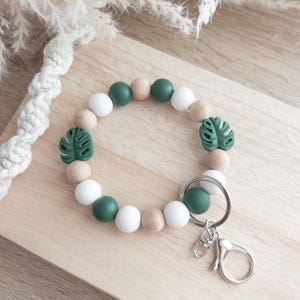 Wristlet Keychain | Monstera Plant Keychain | Monstera Plant Wristlet | Silicone Beaded Wristlet | Gifts For Her | Plant Themed Gifts