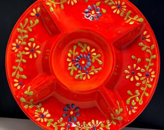 Bandeja para servir con patatas fritas y salsa Flores de Pier 1 Imports, pintada a mano en rojo y dividida