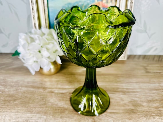 Vintage Indiana Glass Decorative Dish with Ruffled Edge Vintage Indiana Glass Decorative Dish with Ruffled Edge