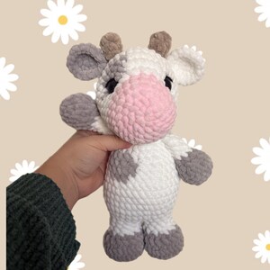 Graues gehäkeltes Kuh Plüschtier - Kuscheltier - Amigurumi Kuh - Babypartygeschenk - Personalisiertes Kuscheltier - Kinderzimmer Dekor